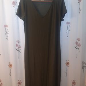 Elegant Green V-Neck Dress